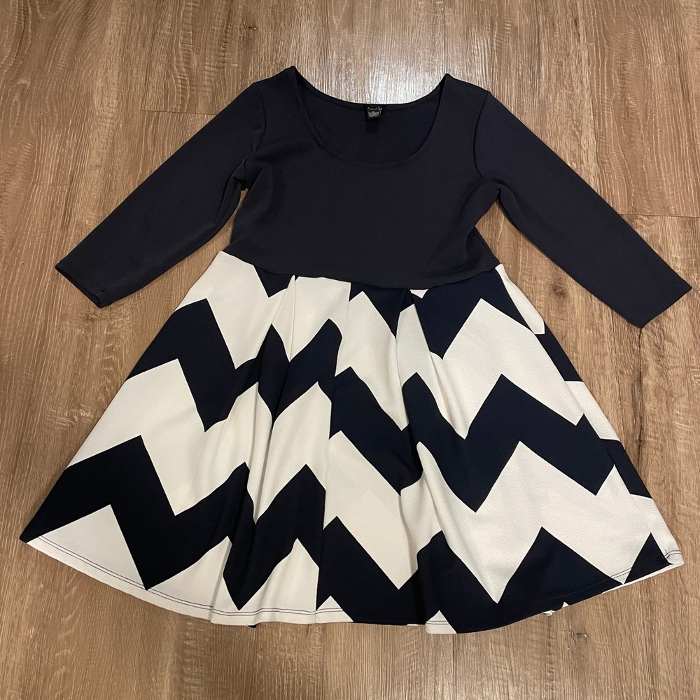 Rue21 Womens Dress XL Navy Blue White Chevron Knit Fit Flare 3/4 Sleeve Mini